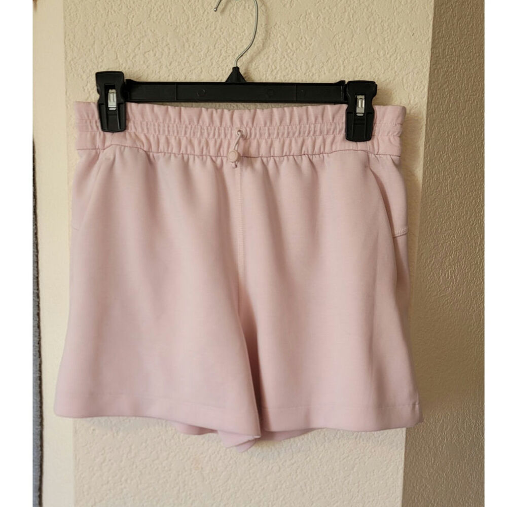 Lululemon Softstreme High Rise Short 4” in Strawberry Milkshake, sz 6